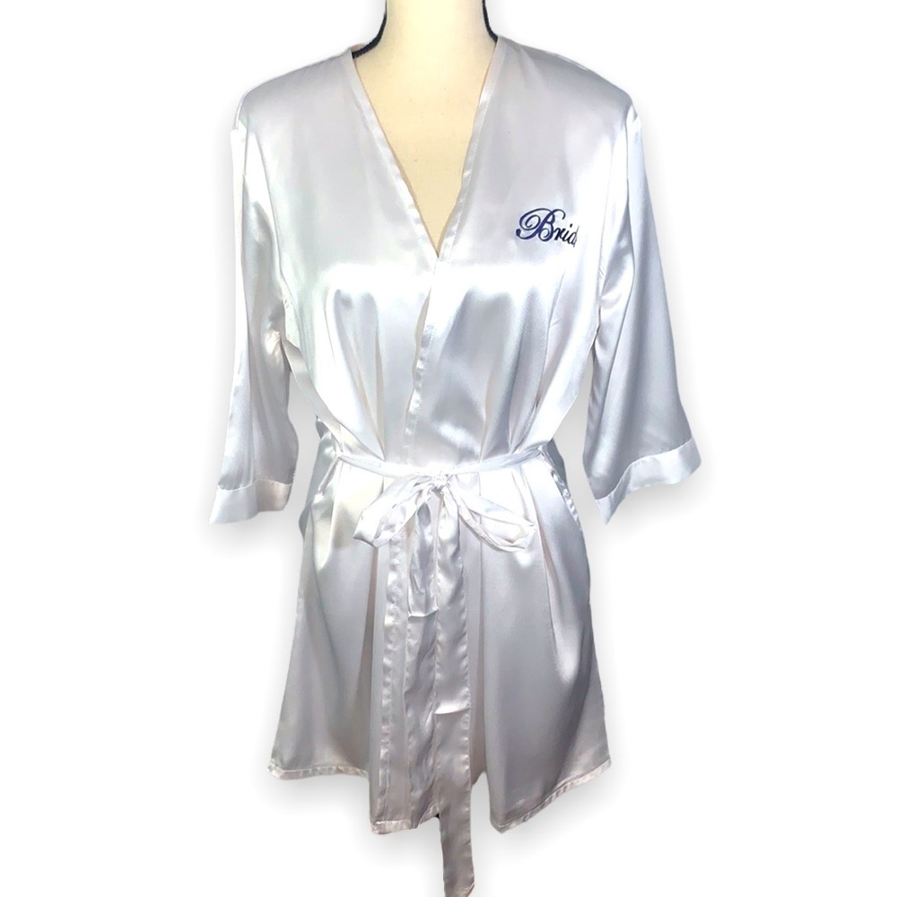 White Silky Bride Embroidered Robe Size Medium Satin Style Wedding Morning